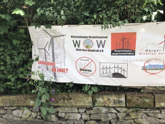 Plakat gegen einen Windpark