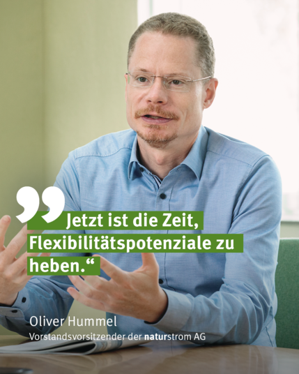 Das Bild zeigt Oliver Hummel, Vorstandsvorsitzender der naturstrom AG, mit einem Zitat: 