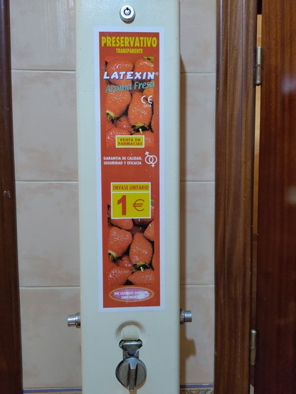 Máquina de condones de sabores que no falte en los baños