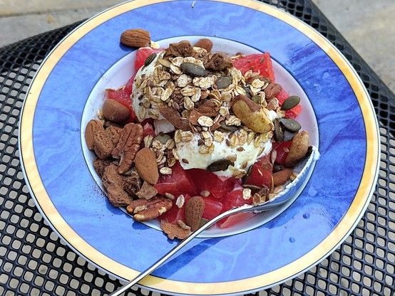 grapefruit, yoghurt, granola