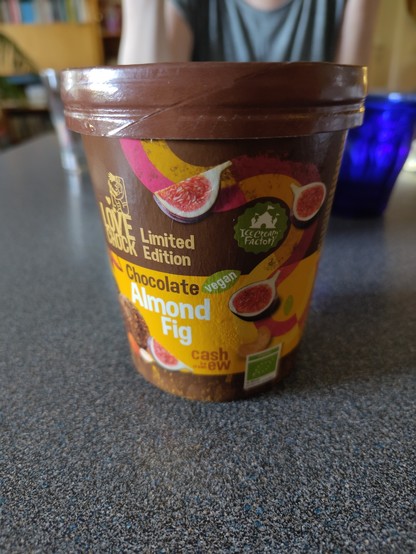 de beker van het ijs.