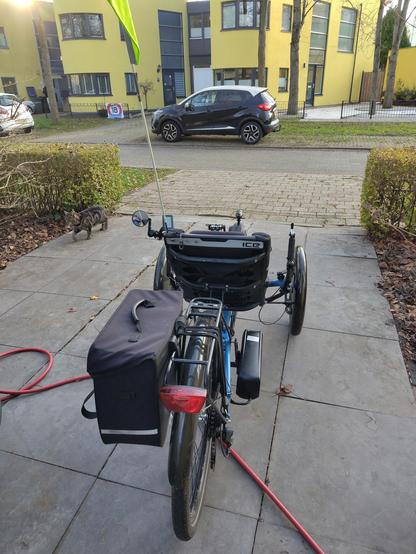 mijn nieuwe tweedhands trike na gebruik op de dam.
