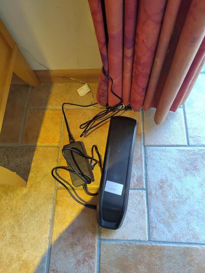 fietsbatterij aan de oplader