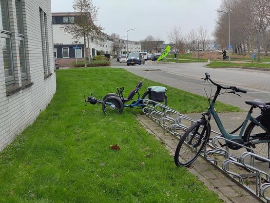 trike, eenzaam aan een fietsenrek