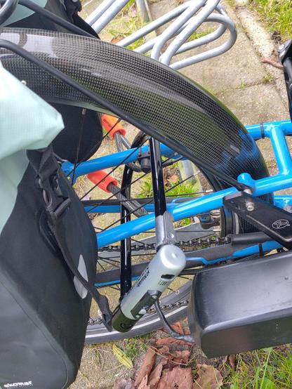 beugelslot door wiel en frame