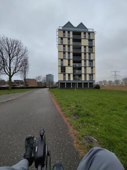 vrolijk flatgebouw