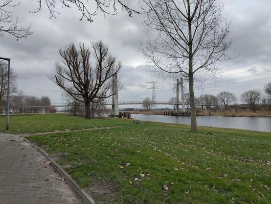 Bijna thuis, fietsbrug over de Lage Vaart