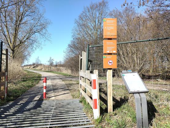 pad door de rand van de Oostvaardersplassen