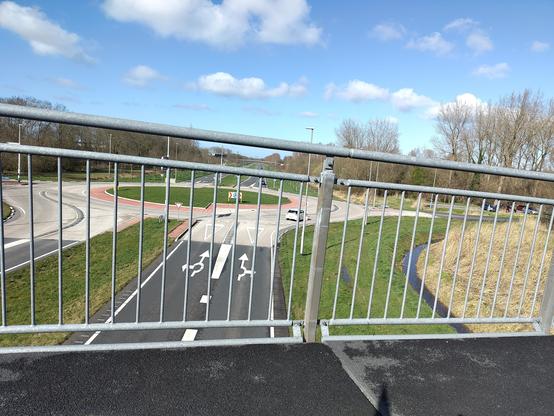 uitzicht vanaf de laatste fiets hangbrug op de Buitenring.