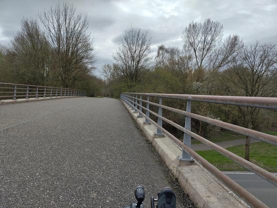 Brug over de Buitenring dit fietspad loopt langs de achteringang van Almeerplant.