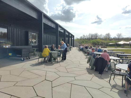 Uitspanning met terras en toiletten