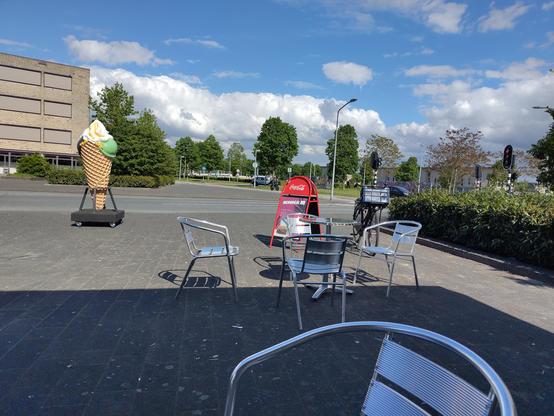 terras bij station Oostvaarders