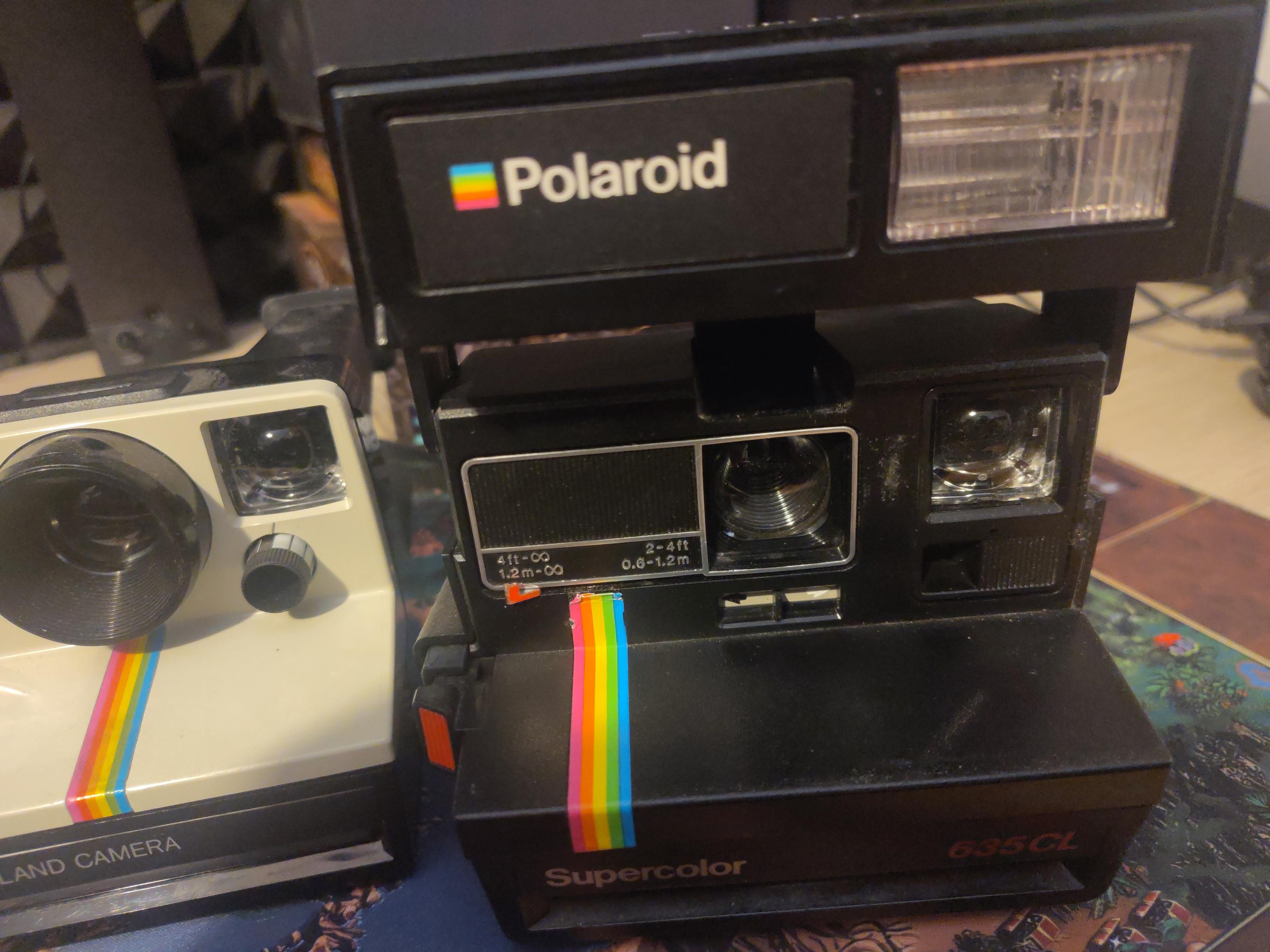 Las 2 cámaras polaroid