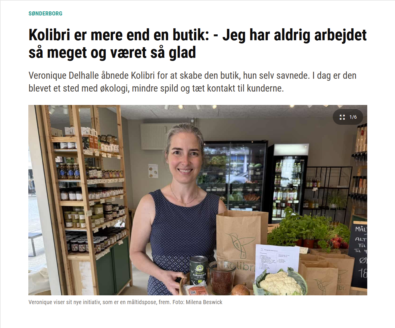 Skærmklip fra jv.dk med teksten "Kolibri er mere end en butik: - Jeg har aldrig arbejdet så meget og været så glad. Veronique Delhalle åbnede Kolibri for at skabe den butik, hun selv savnede. I dag er den blevet et sted med økologi, mindre spild og tæt kontakt til kunderne.