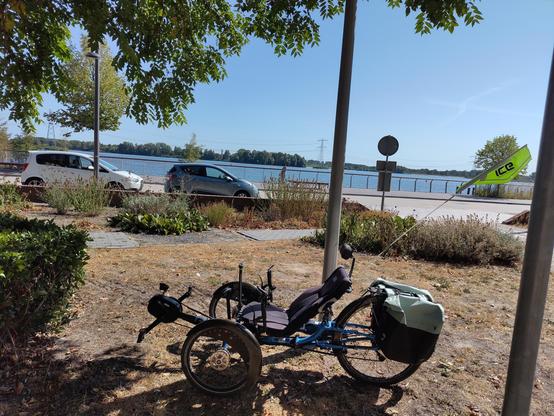 trike achter het Flevoziekenhuis aan het weerwater.