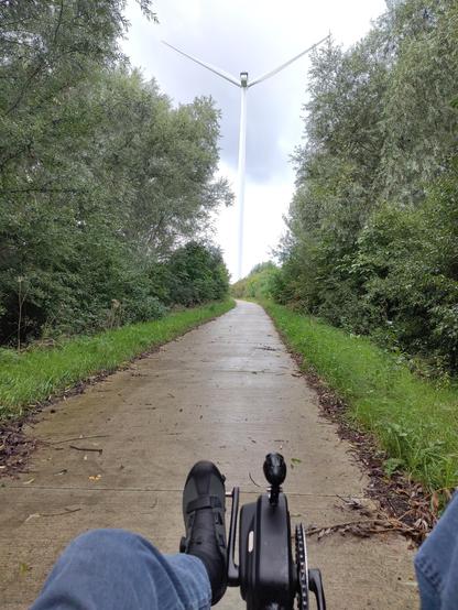 pad met windmolen