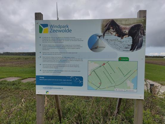 bord met uitleg van zeevarend en windmolens