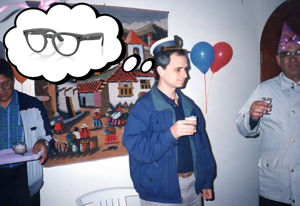 El papa en la fiesta bebiendo su zumo e imaginando las gafas de meta